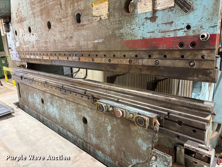 image for item EF6300 Cincinnati 300 H series X 14' press break