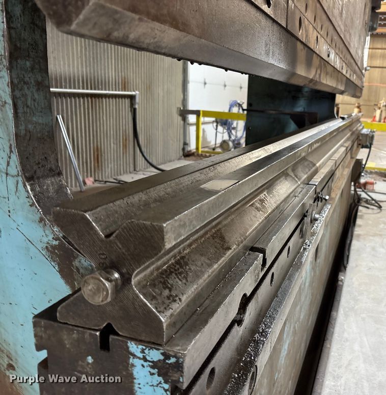 image for item EF6300 Cincinnati 300 H series X 14' press break