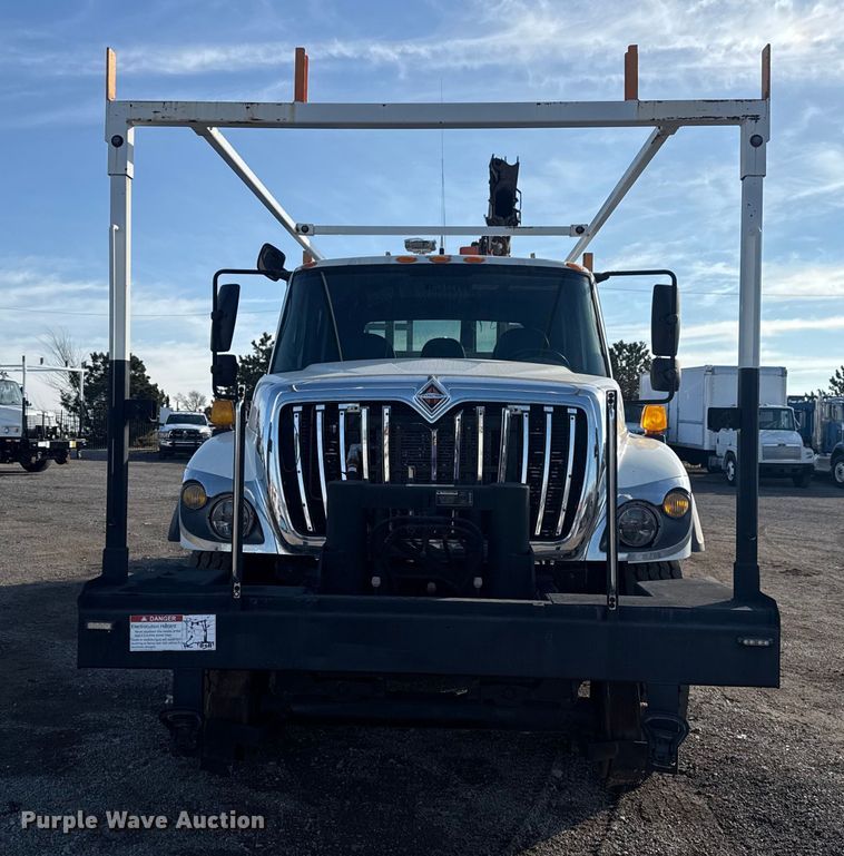 image for item EG1915 2010 International 7500 crane truck