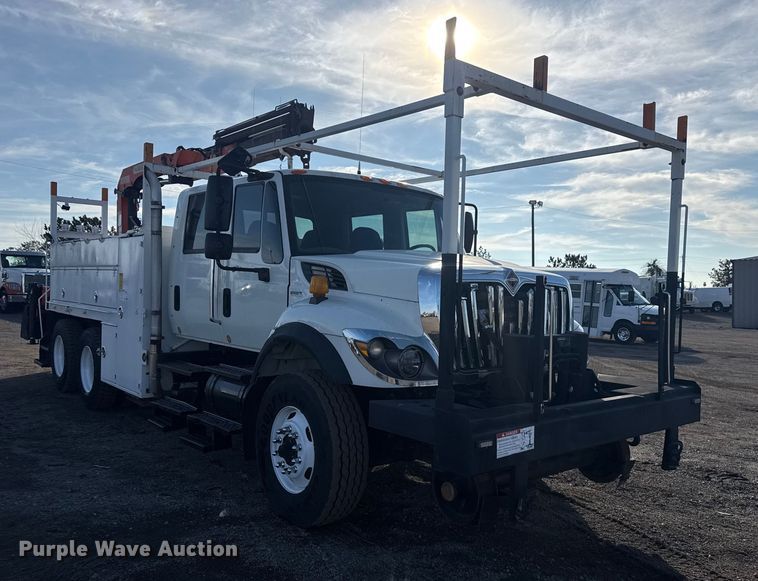 image for item EG1915 2010 International 7500 crane truck