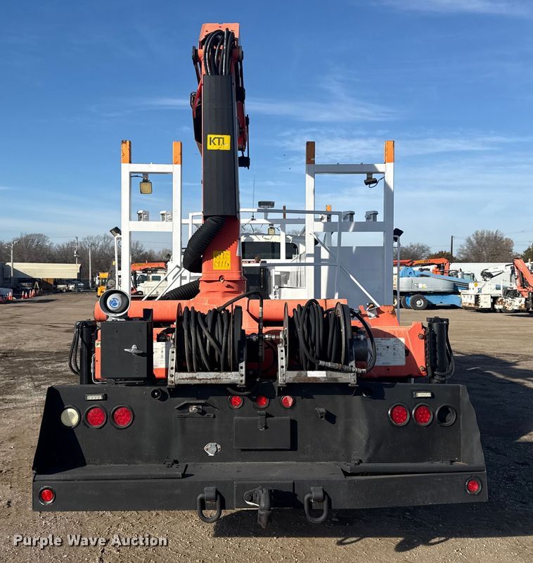 image for item EG1915 2010 International 7500 crane truck