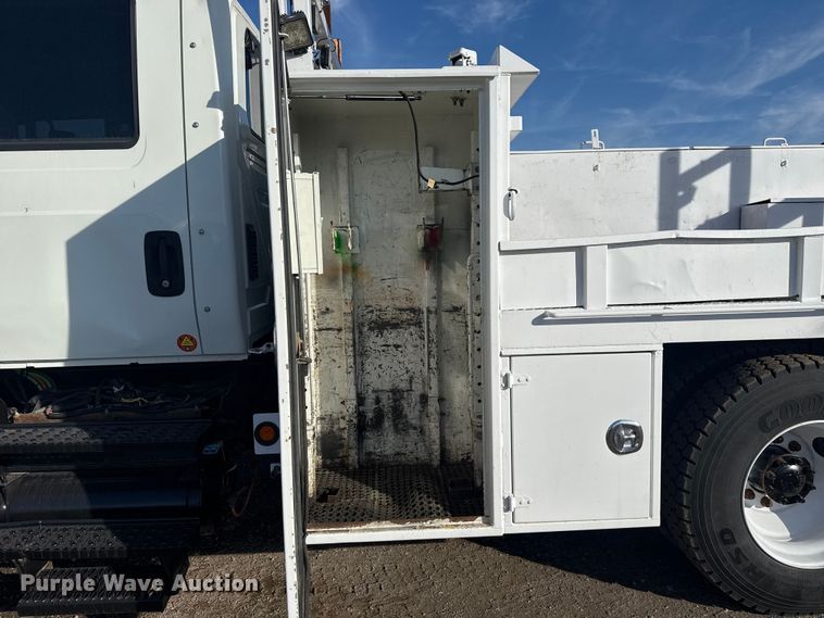 image for item EG1915 2010 International 7500 crane truck