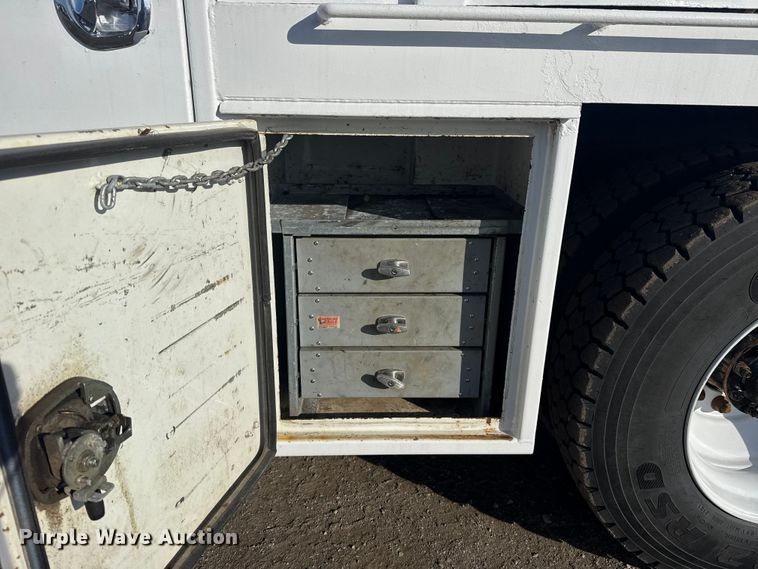 image for item EG1915 2010 International 7500 crane truck