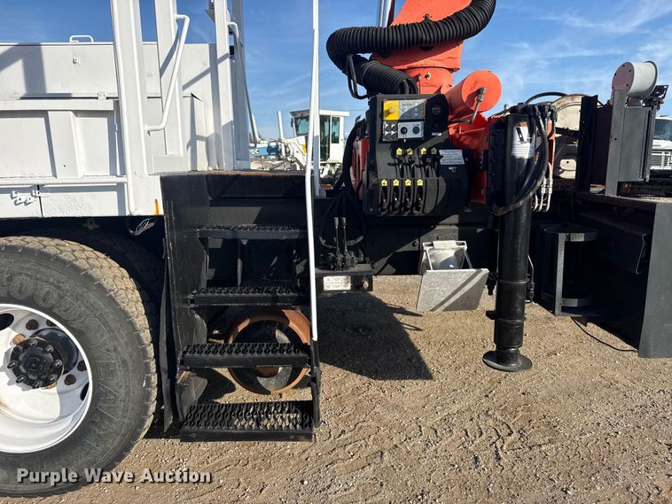 image for item EG1915 2010 International 7500 crane truck