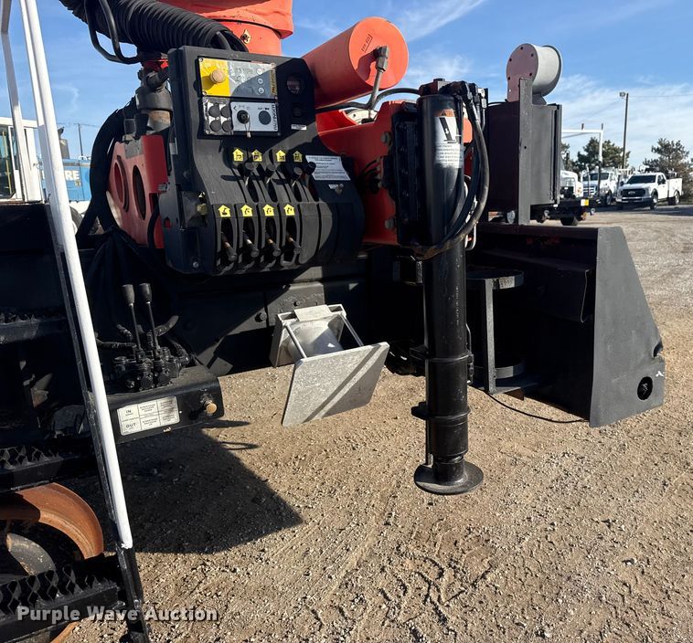 image for item EG1915 2010 International 7500 crane truck