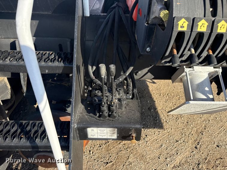 image for item EG1915 2010 International 7500 crane truck