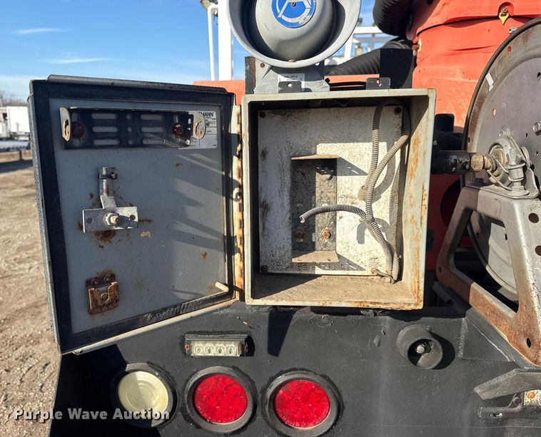 image for item EG1915 2010 International 7500 crane truck