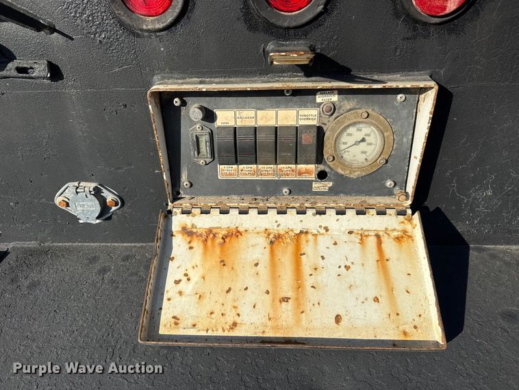 image for item EG1915 2010 International 7500 crane truck