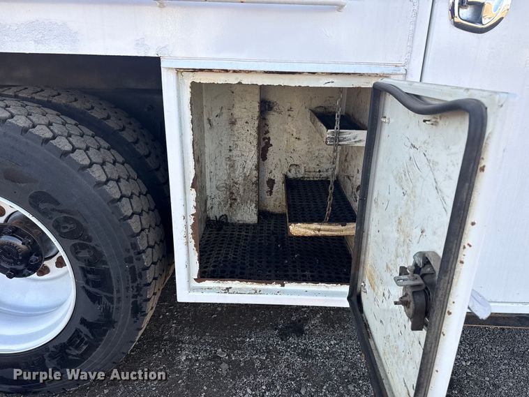 image for item EG1915 2010 International 7500 crane truck