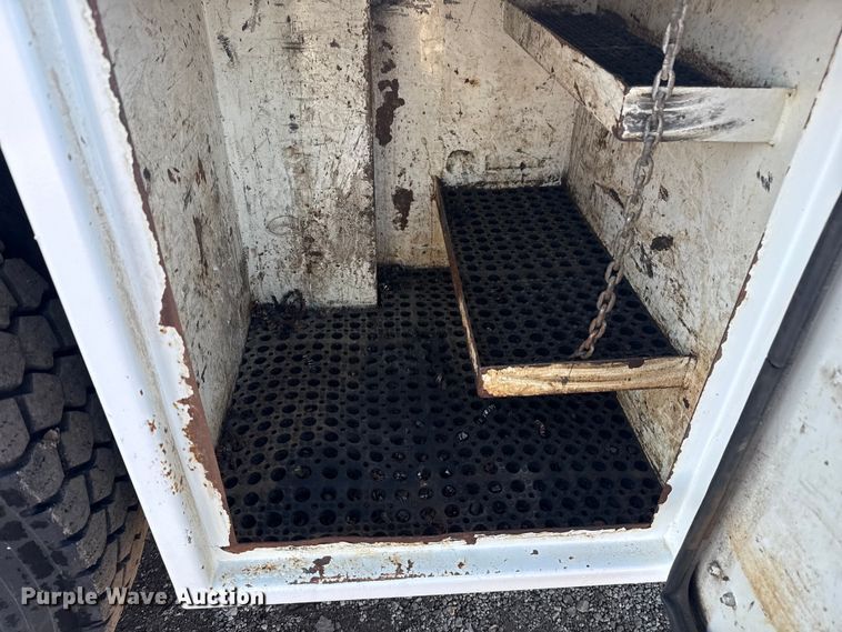 image for item EG1915 2010 International 7500 crane truck