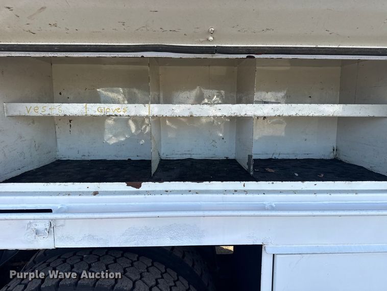 image for item EG1915 2010 International 7500 crane truck