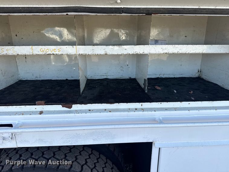 image for item EG1915 2010 International 7500 crane truck