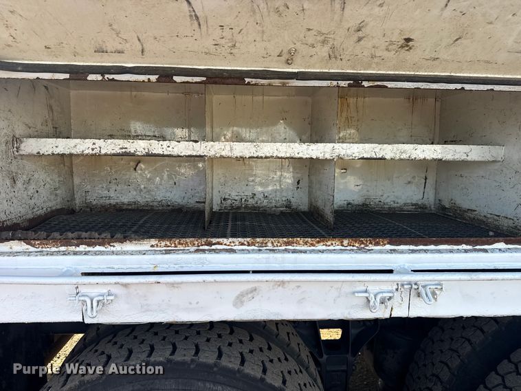 image for item EG1915 2010 International 7500 crane truck