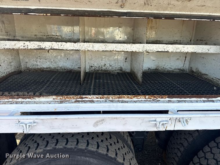 image for item EG1915 2010 International 7500 crane truck