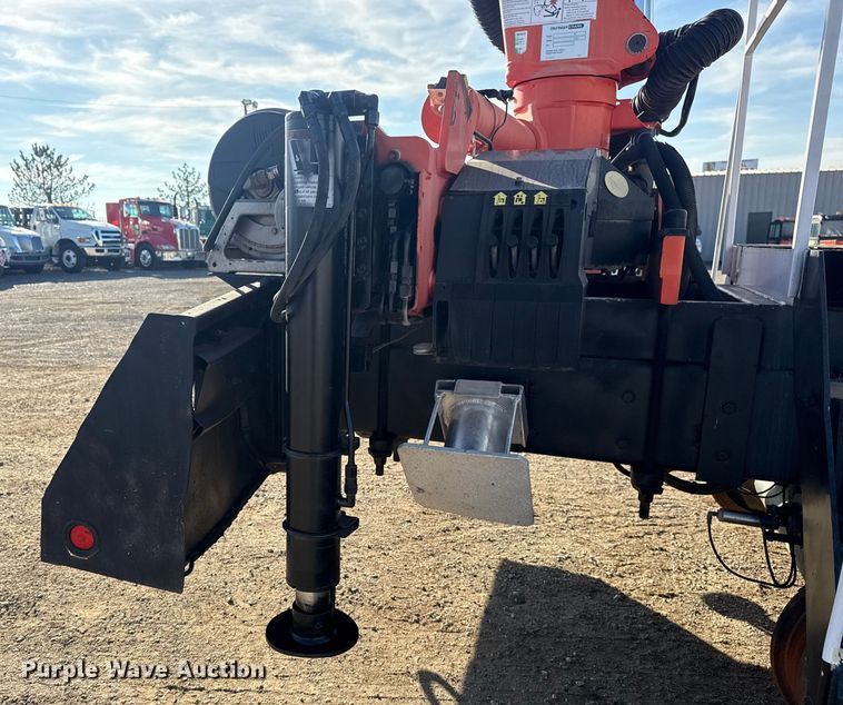 image for item EG1915 2010 International 7500 crane truck