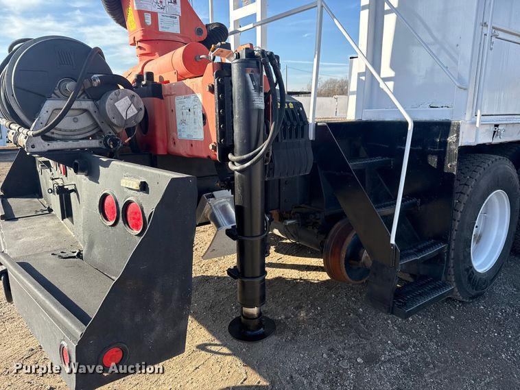 image for item EG1915 2010 International 7500 crane truck