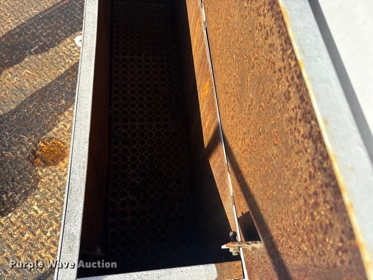 image for item EG1915 2010 International 7500 crane truck