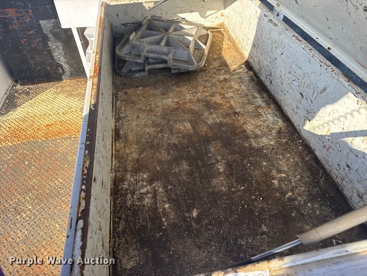 image for item EG1915 2010 International 7500 crane truck