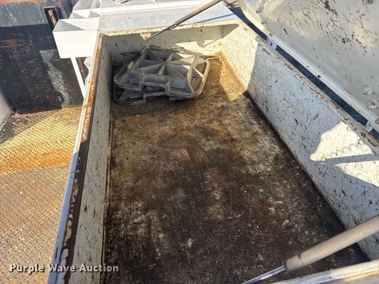 image for item EG1915 2010 International 7500 crane truck