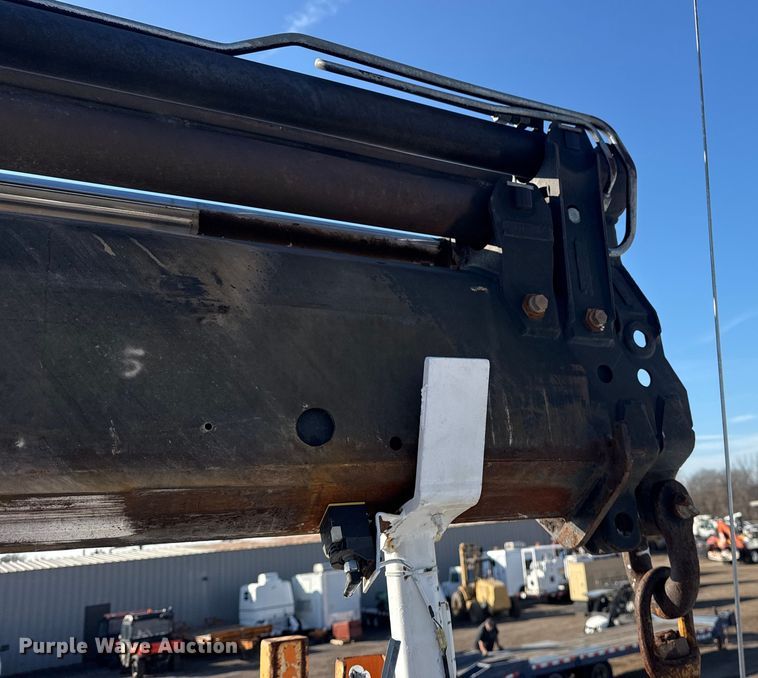 image for item EG1915 2010 International 7500 crane truck