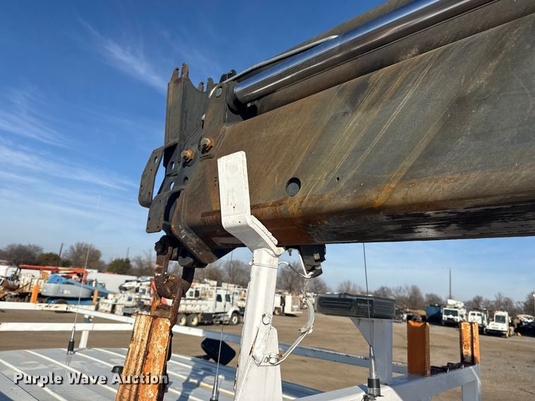 image for item EG1915 2010 International 7500 crane truck