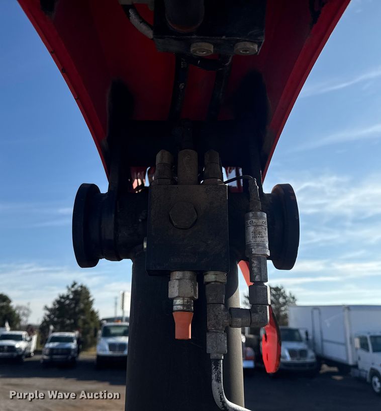 image for item EG1915 2010 International 7500 crane truck