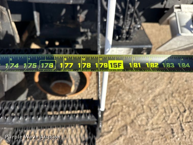 image for item EG1915 2010 International 7500 crane truck