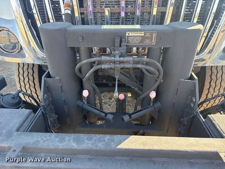 image for item EG1915 2010 International 7500 crane truck