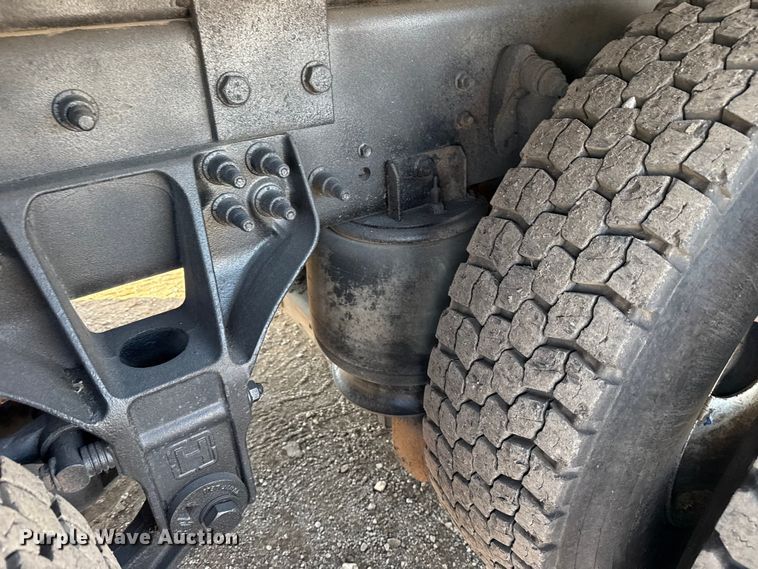 image for item EG1915 2010 International 7500 crane truck