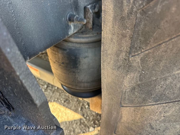 image for item EG1915 2010 International 7500 crane truck