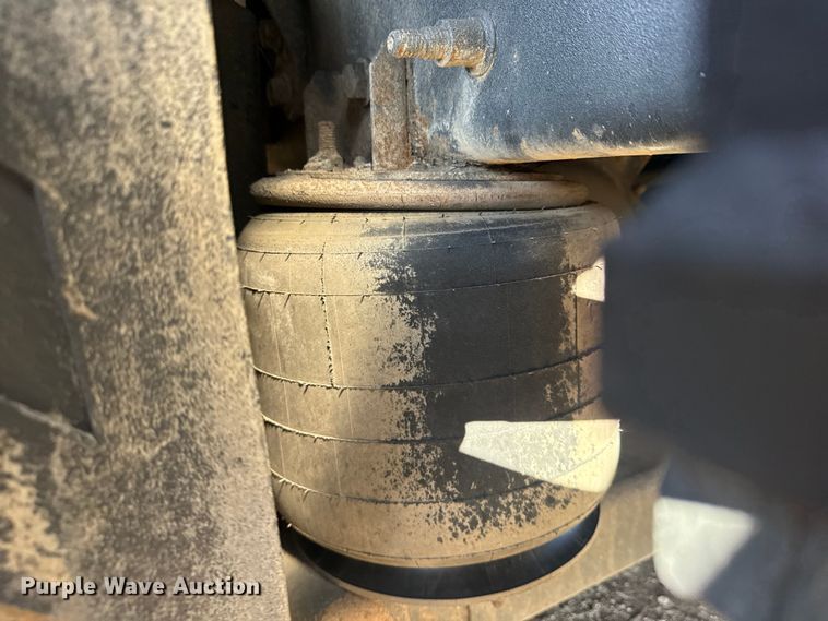 image for item EG1915 2010 International 7500 crane truck