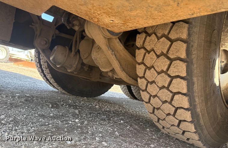 image for item EG1915 2010 International 7500 crane truck