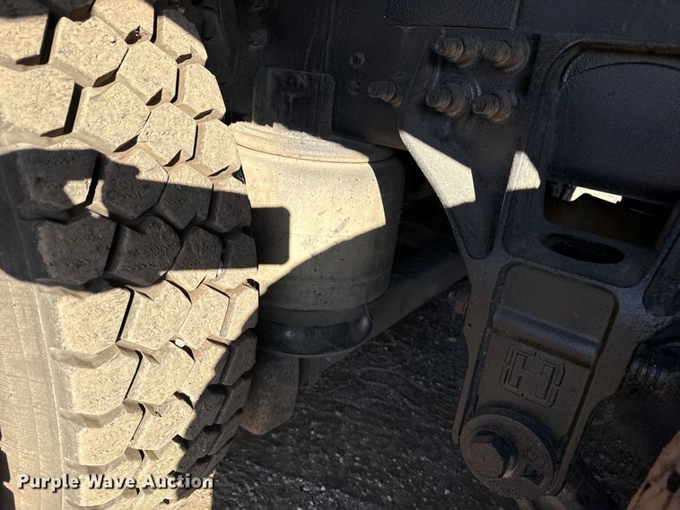 image for item EG1915 2010 International 7500 crane truck