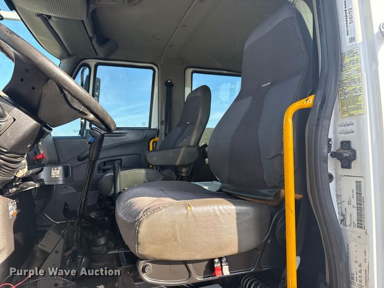 image for item EG1915 2010 International 7500 crane truck