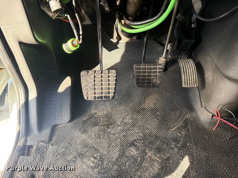 image for item EG1915 2010 International 7500 crane truck