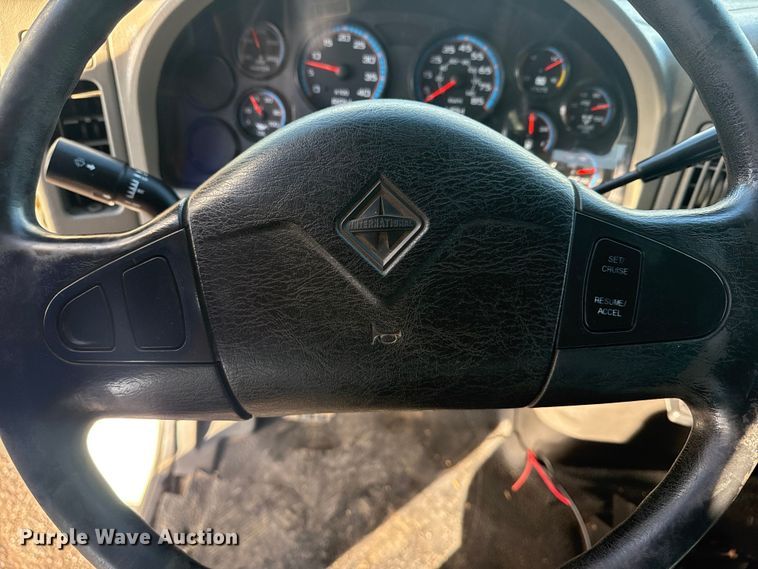 image for item EG1915 2010 International 7500 crane truck