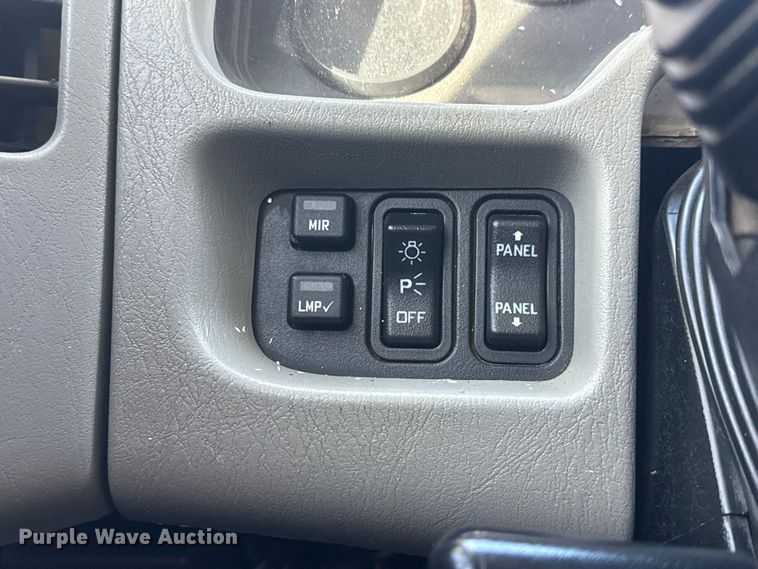 image for item EG1915 2010 International 7500 crane truck