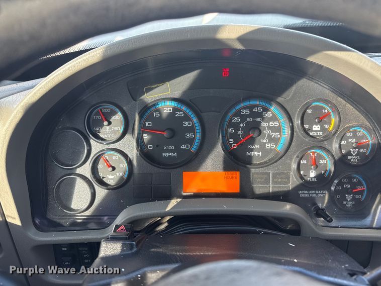 image for item EG1915 2010 International 7500 crane truck