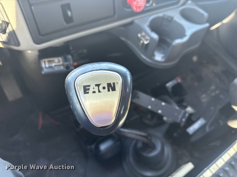 image for item EG1915 2010 International 7500 crane truck