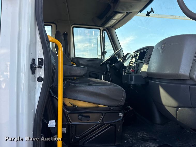 image for item EG1915 2010 International 7500 crane truck