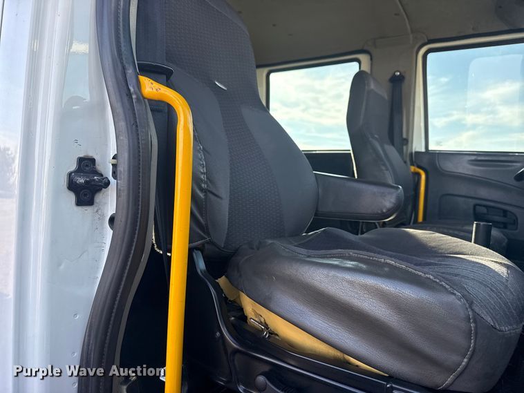 image for item EG1915 2010 International 7500 crane truck