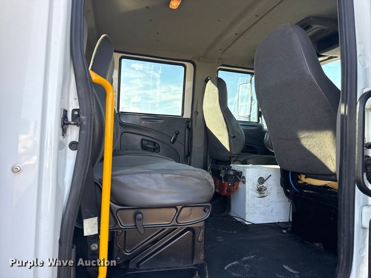 image for item EG1915 2010 International 7500 crane truck