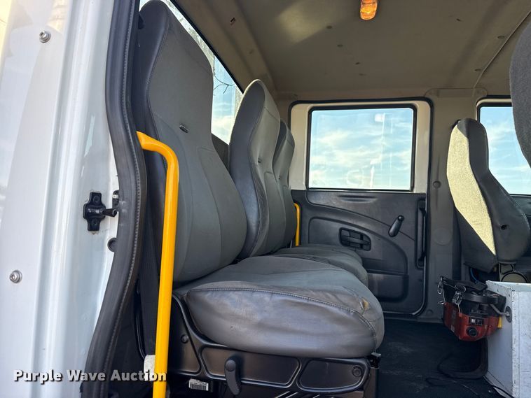 image for item EG1915 2010 International 7500 crane truck