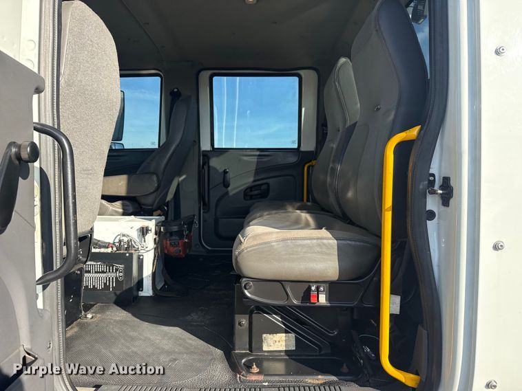 image for item EG1915 2010 International 7500 crane truck