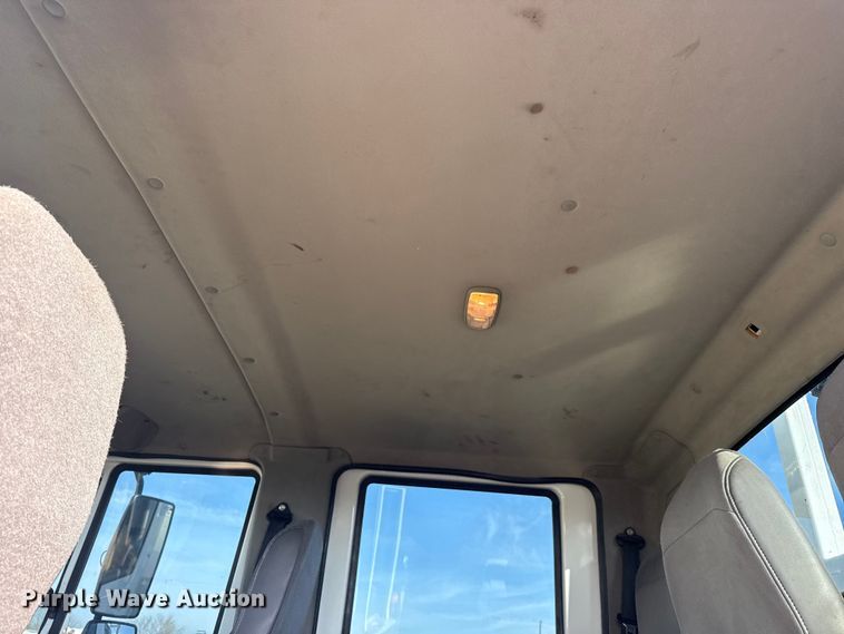 image for item EG1915 2010 International 7500 crane truck