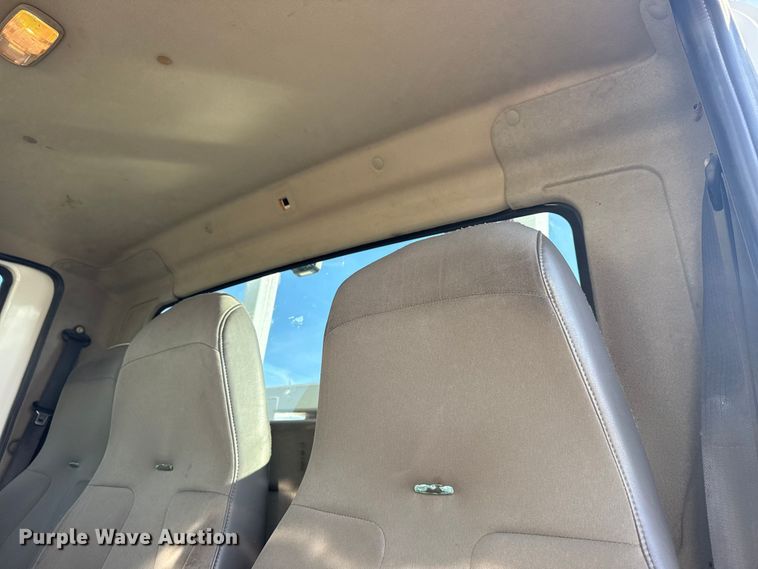 image for item EG1915 2010 International 7500 crane truck