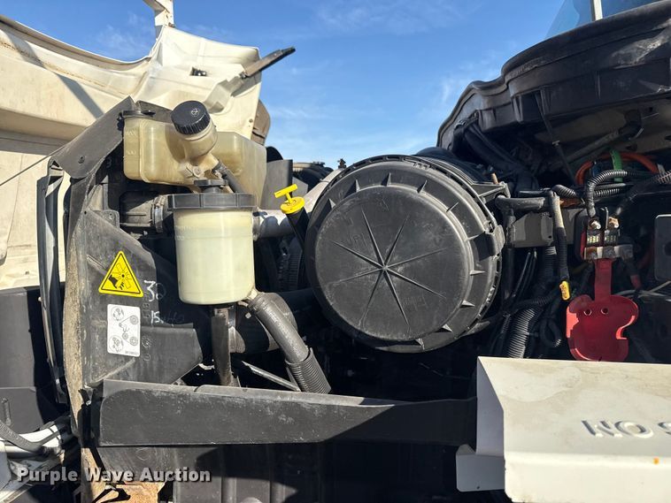 image for item EG1915 2010 International 7500 crane truck