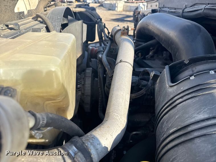 image for item EG1915 2010 International 7500 crane truck