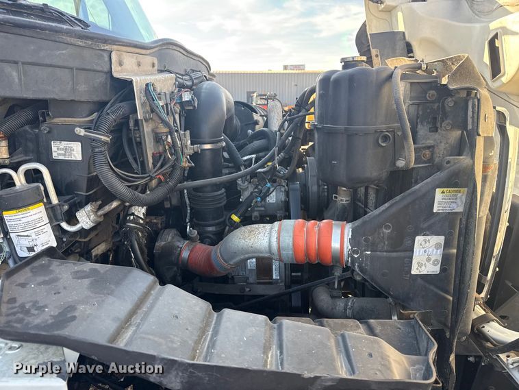 image for item EG1915 2010 International 7500 crane truck