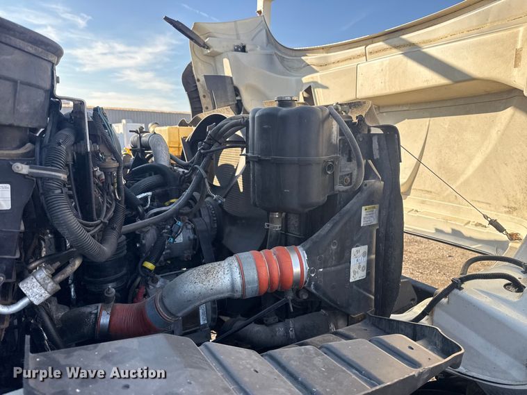 image for item EG1915 2010 International 7500 crane truck